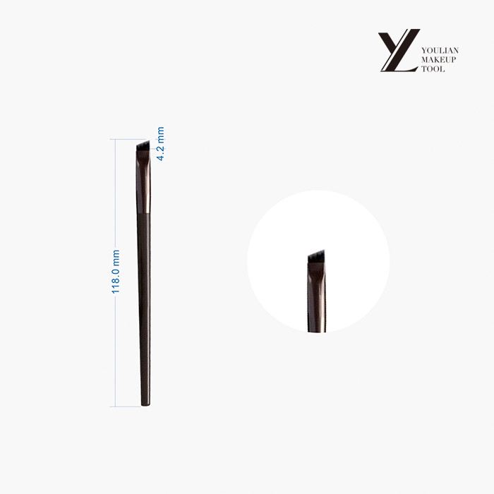 ¿Cómo mejora un carrete para cejas los resultados del maquillaje y el cuidado de las cejas?